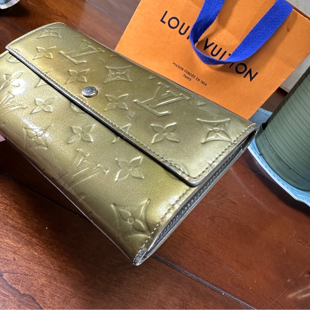 AUTHENTIC Louis Vuitton wallet. Green. - Picture 12 of 16